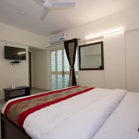 Oyo 9052 Leisurely Abode Hotel Khadki Kültér fotó