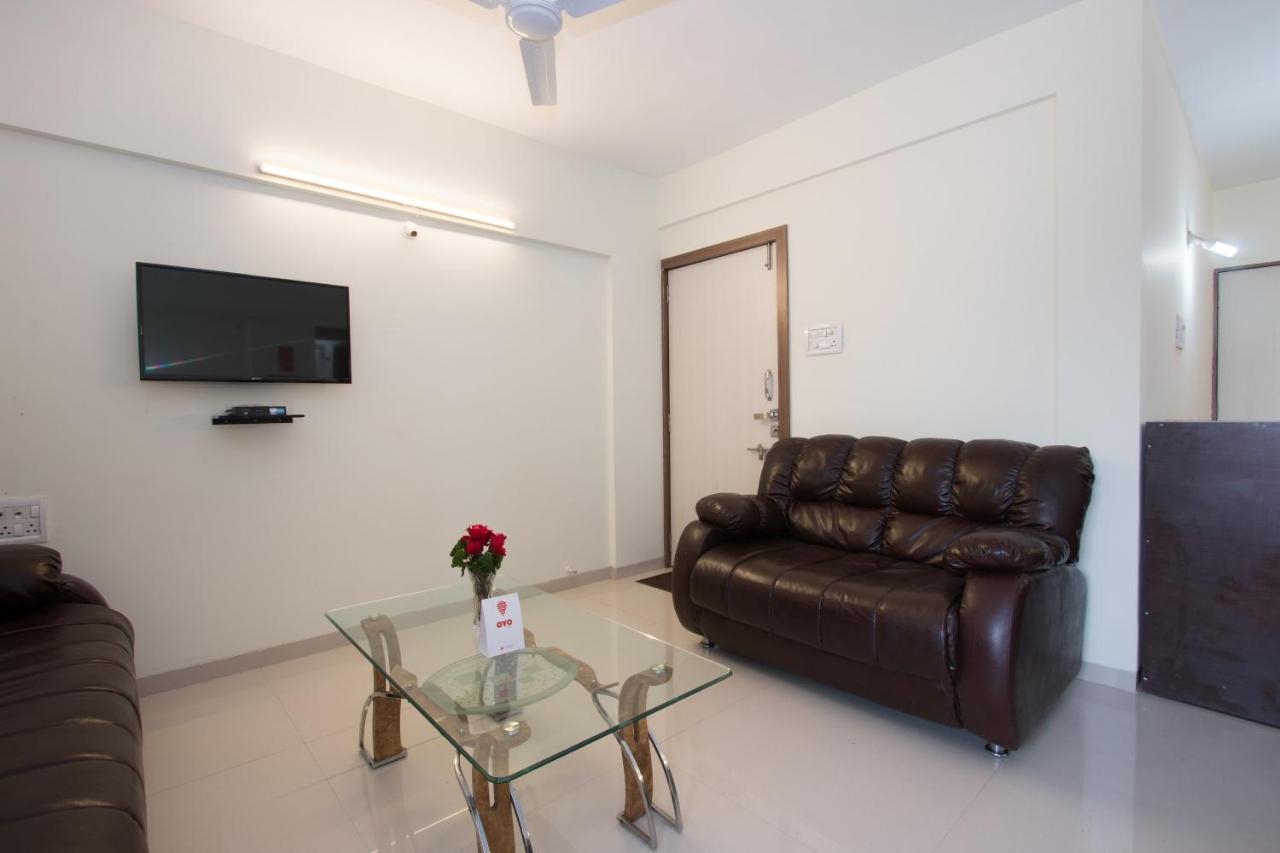 Oyo 9052 Leisurely Abode Hotel Khadki Kültér fotó