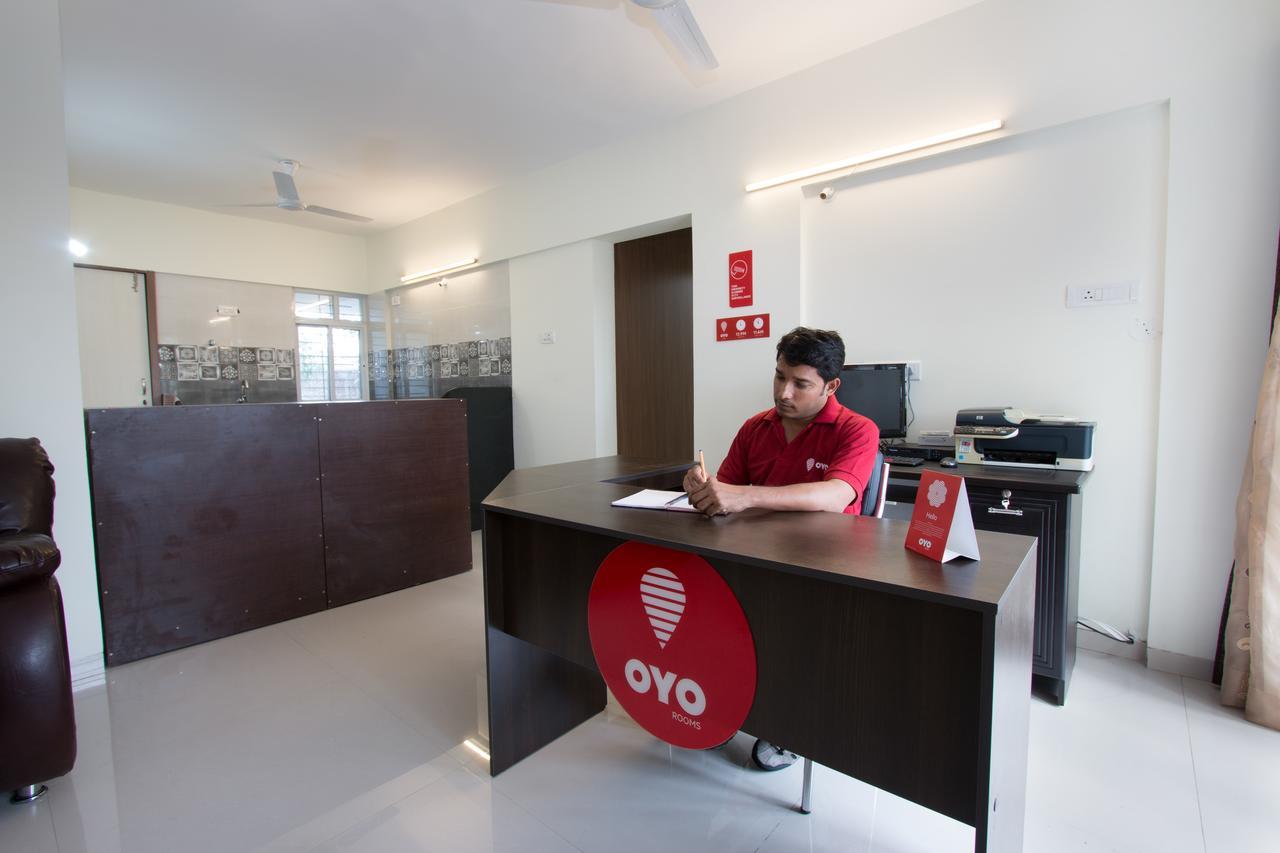 Oyo 9052 Leisurely Abode Hotel Khadki Kültér fotó